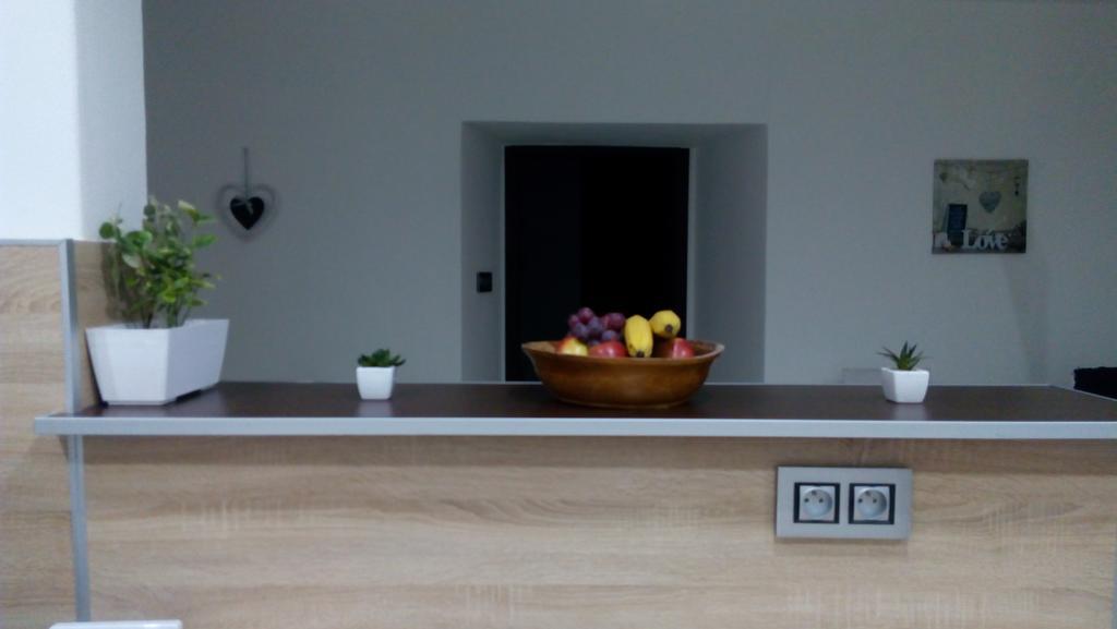 Mija Apartman S Vinnym Sklipkem, Zahradou A Grilem Kajov Luaran gambar